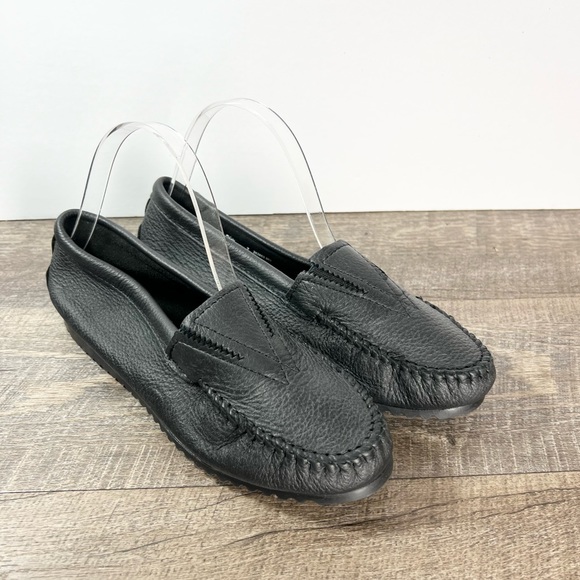Minnetonka Shoes - Minnetonka Womens Butter Black Moccasins Slip On Comfort Shoes Size 7